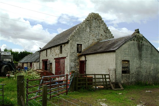 Photo:Addiewell Farm.  The two-storey part was probably the original farmhouse.