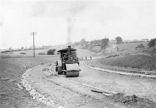 Photo:Steamroller at work on the new approach roads to the bridge, 1938-39.