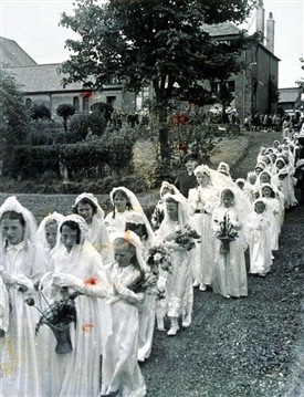 Photo:May procession leaving the chapel and chapel house, 1947?