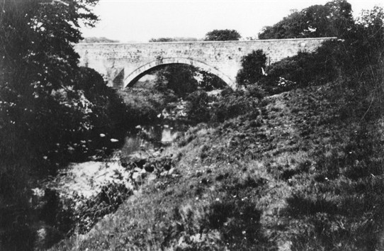 Photo:The old bridge seen from the Breich Water, 1930s.