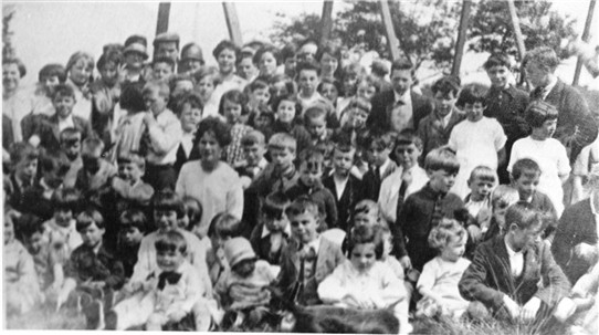 Photo:Father Kenny's picnic, 1922.